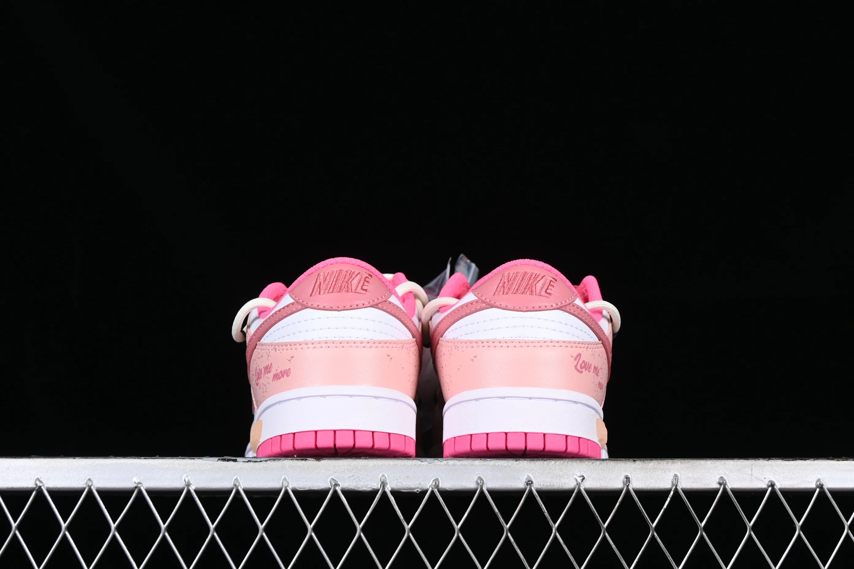 All Categories Nk SB Dunk Series Nk SB Dunk Low Low-top sneakers Nk Dunk Low Panda Prank Summer Theme Zhuyan Noodles Old Retro SB Strap Low-top Casual Shoes DZ5196-600